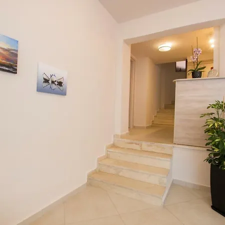 Porfyris And Hotel apartamentowy