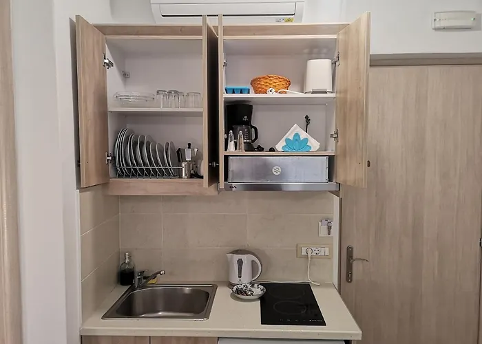 Porfyris And كارباثوس