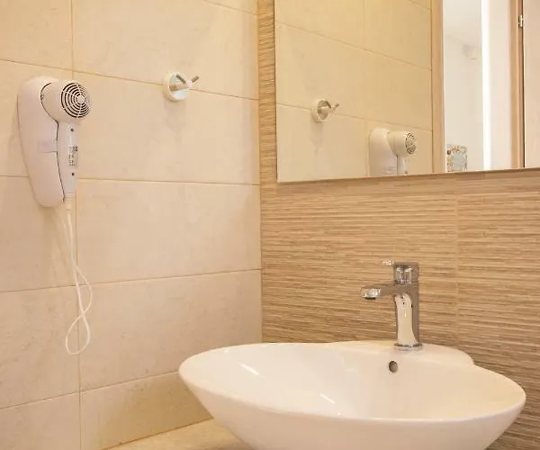 شقة فندقية Porfyris And 4*